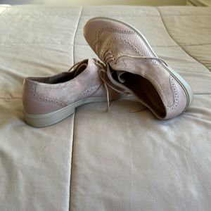 Hotter brand women’s leather shoes. Very good condition. UK size 9, US size 11.